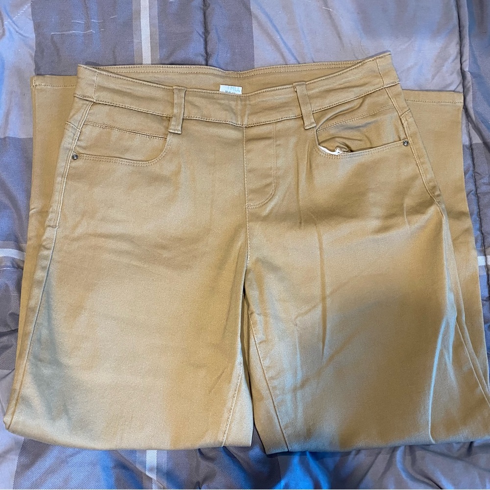 Skinny khaki pants